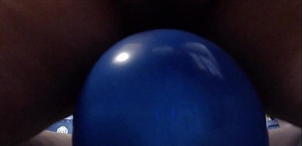  Se hai un feticismo per i grossi palloncini non perderti questo fantastico video